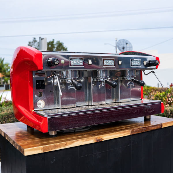 Pre Loved 3 Group Tall Cup Astoria Pearla In Red