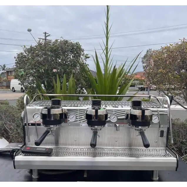 CUSTOM Ex Demo Synesso MVP HYDRA 3 Group Commercial Coffee