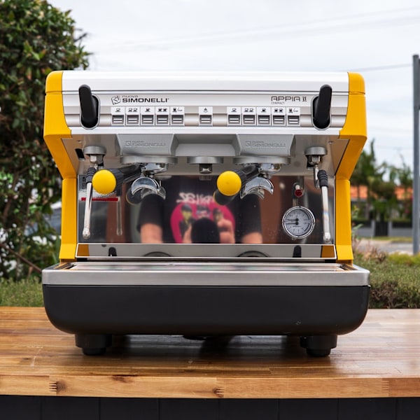 Pre Loved Nuova Simonelli Appia II 2 Group – 10 Amp – Tall Cup – Custo